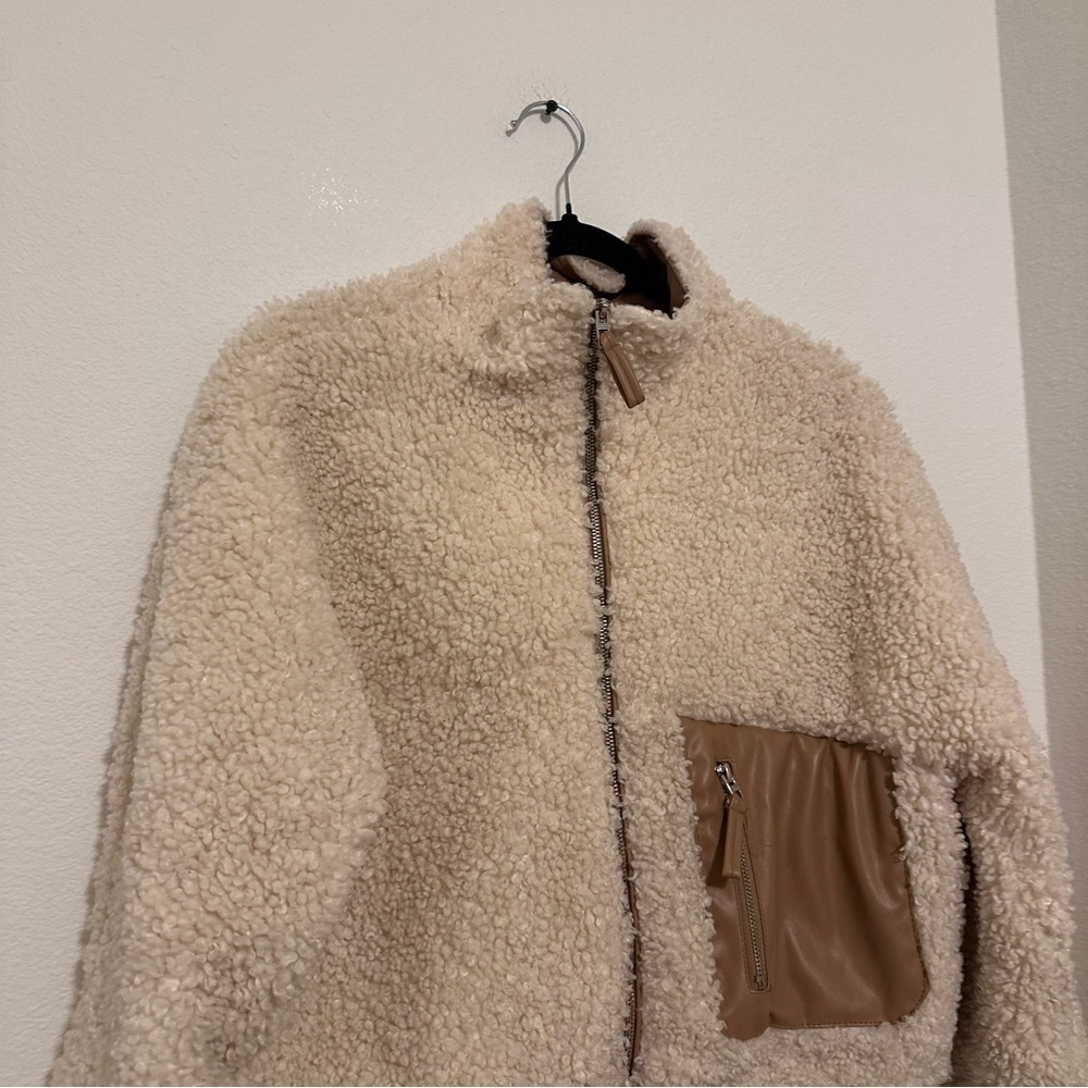 BLANK NYC Sherpa Oversized Cropped Jacket Faux Leather Details Size XS Women’s - Picture 3 of 9
